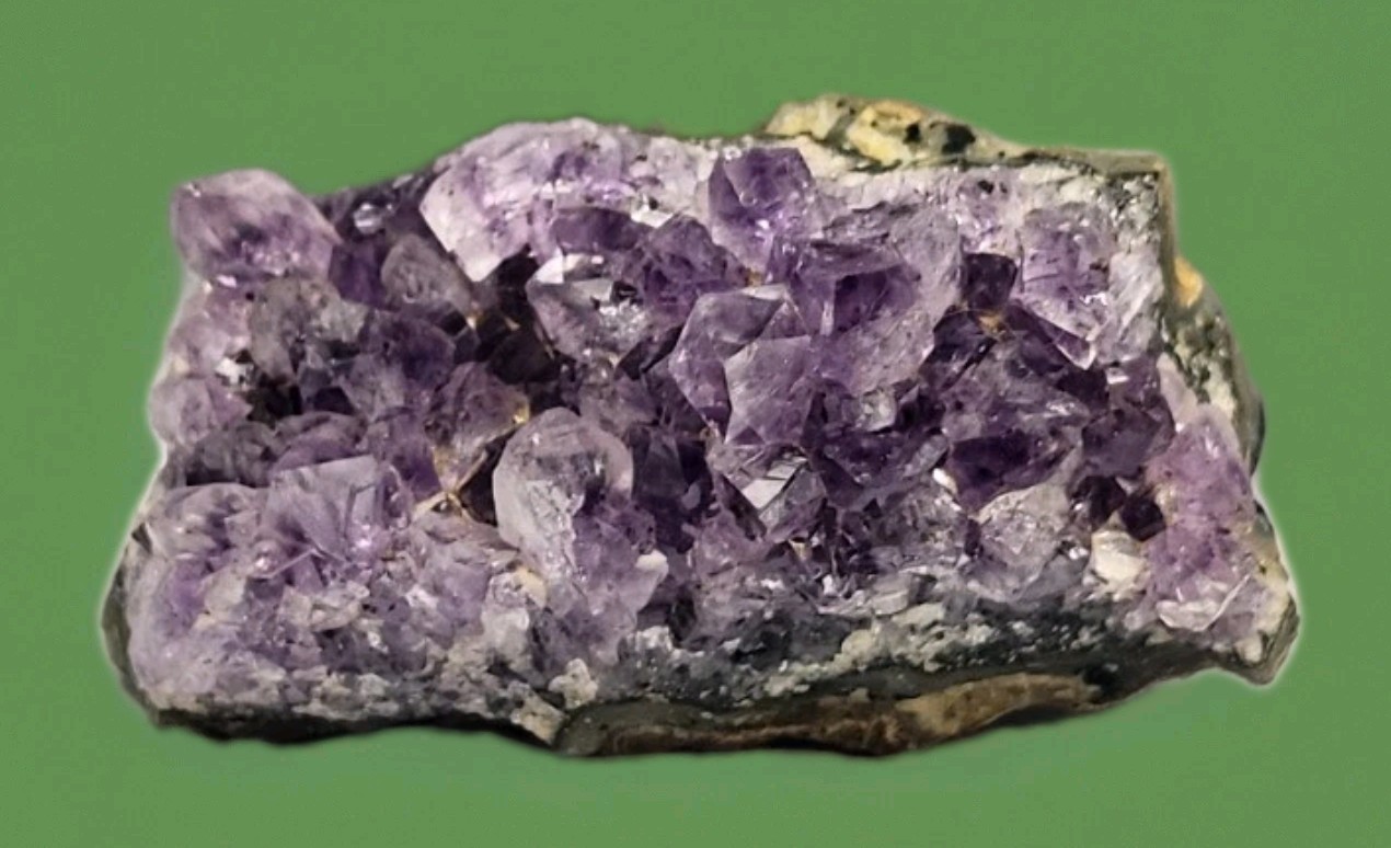 Amethyst Geode Quartz Stone 1 3/8″ × 1 1/2″ × 1 1/2″ deep & 90 Grams