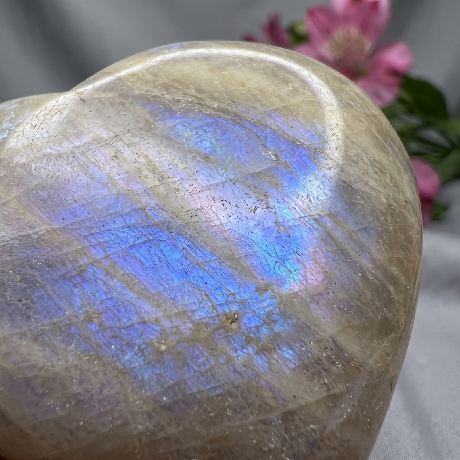 Natural Blue Flash Moonstone Heart Carved Palm Stone Healing Crystal 5-8cm