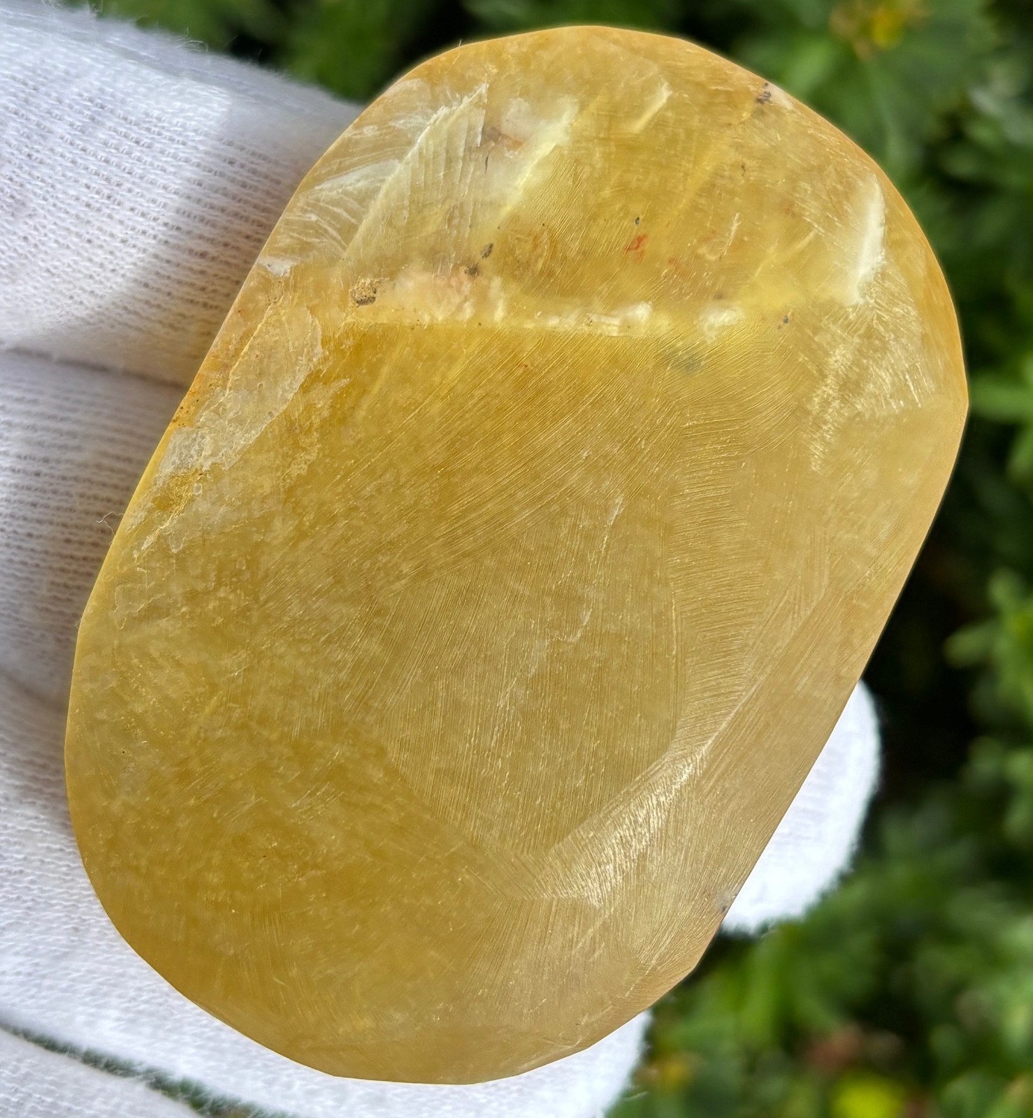 89g UNCOATED YELLOW GOLDEN GOLD MICA PALMSTONE PALM STONE LITHIUM LEPIDOLITE