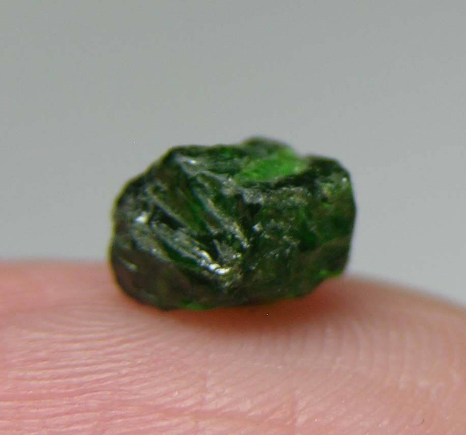 #3 Cambodia 100% 1.0ct Natural RARE Rough Raw Tsavorite Garnet Crystal Specimen