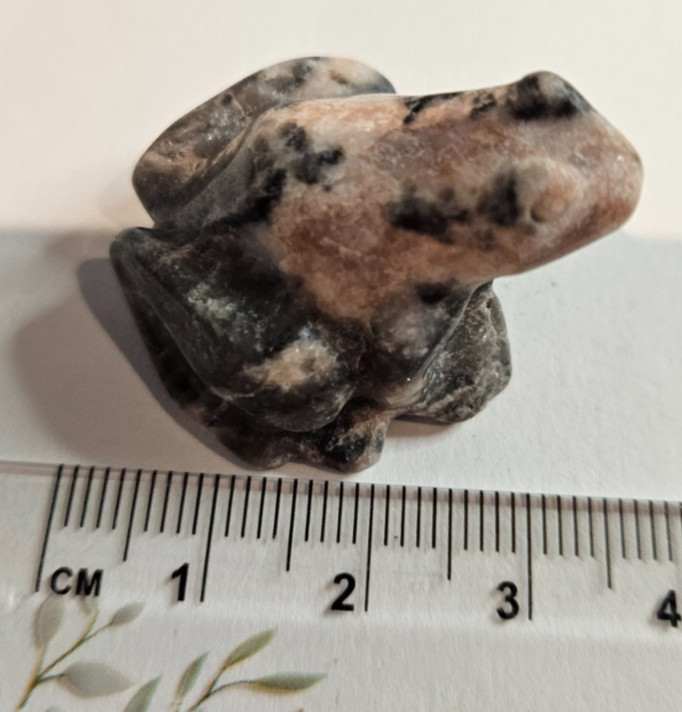 mini crystal frog carvings 4 available please see full description 2-3cm approx