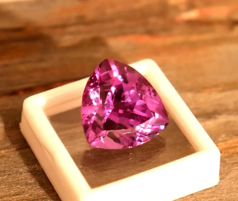 Color Changing Alexandrite Stone Trillion Cut AAA Faceted Alexandrite 8 Ct