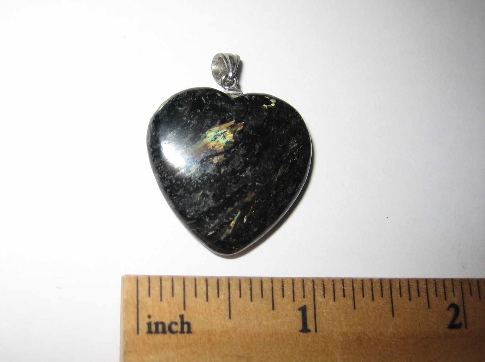 25mm RARE! POLISHED NATURAL AUTHENTIC NUUMMITE STONE HEART PENDANT GREENLAND *1