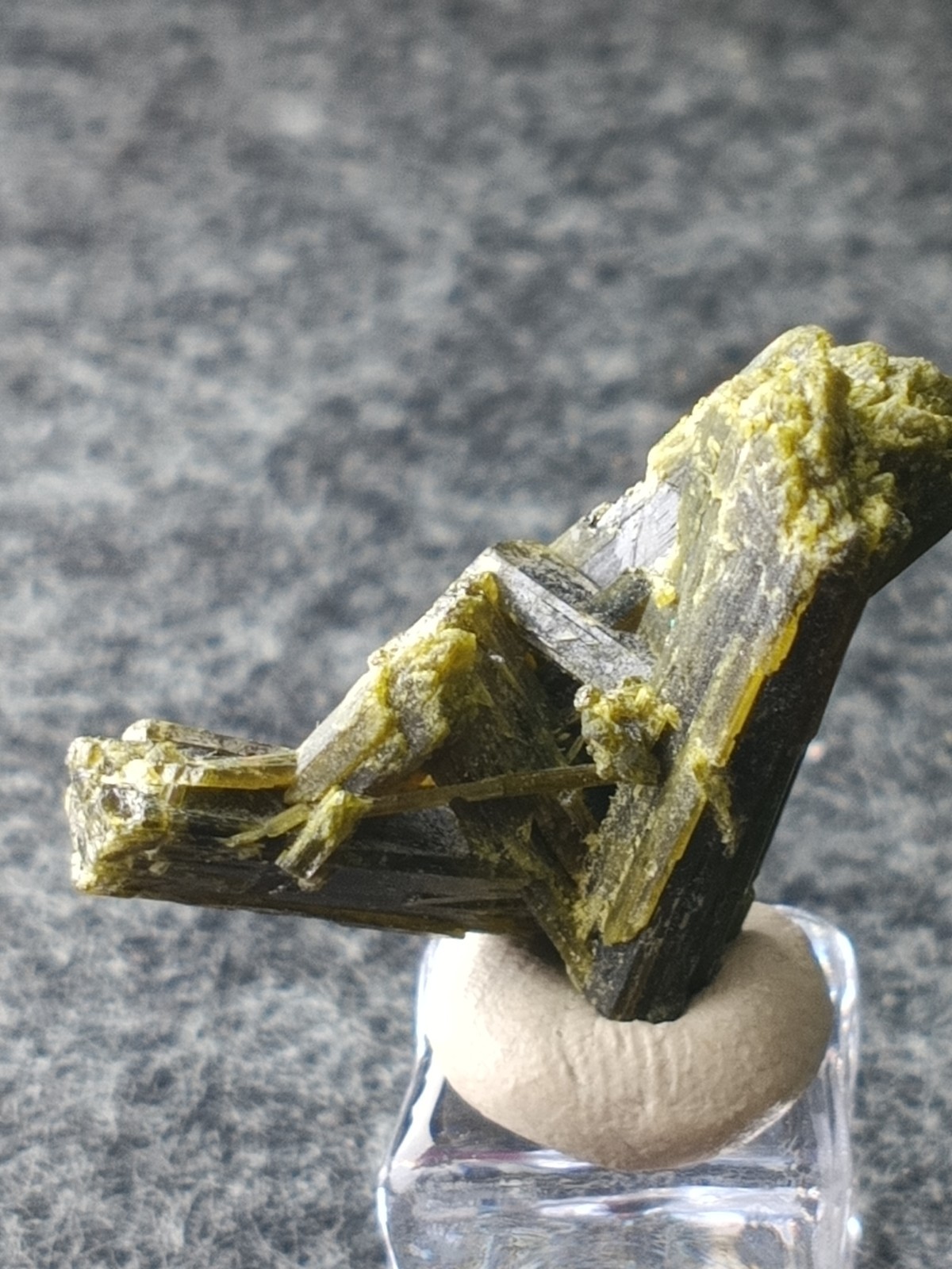 Green Epidote Multiple Unique Terminations Natural Quality Mineral X19