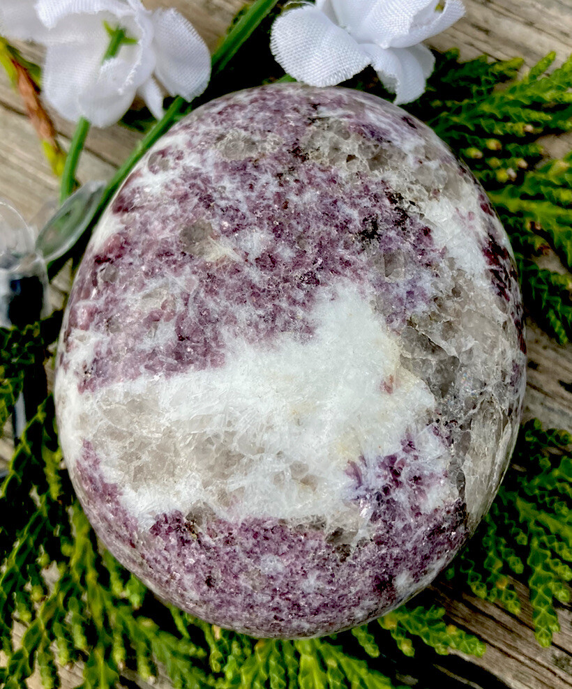117.6g SPARKLY NATURAL PURPLE LEPIDOLITE MICA CRYSTAL HEALING PALM STONE Sweden