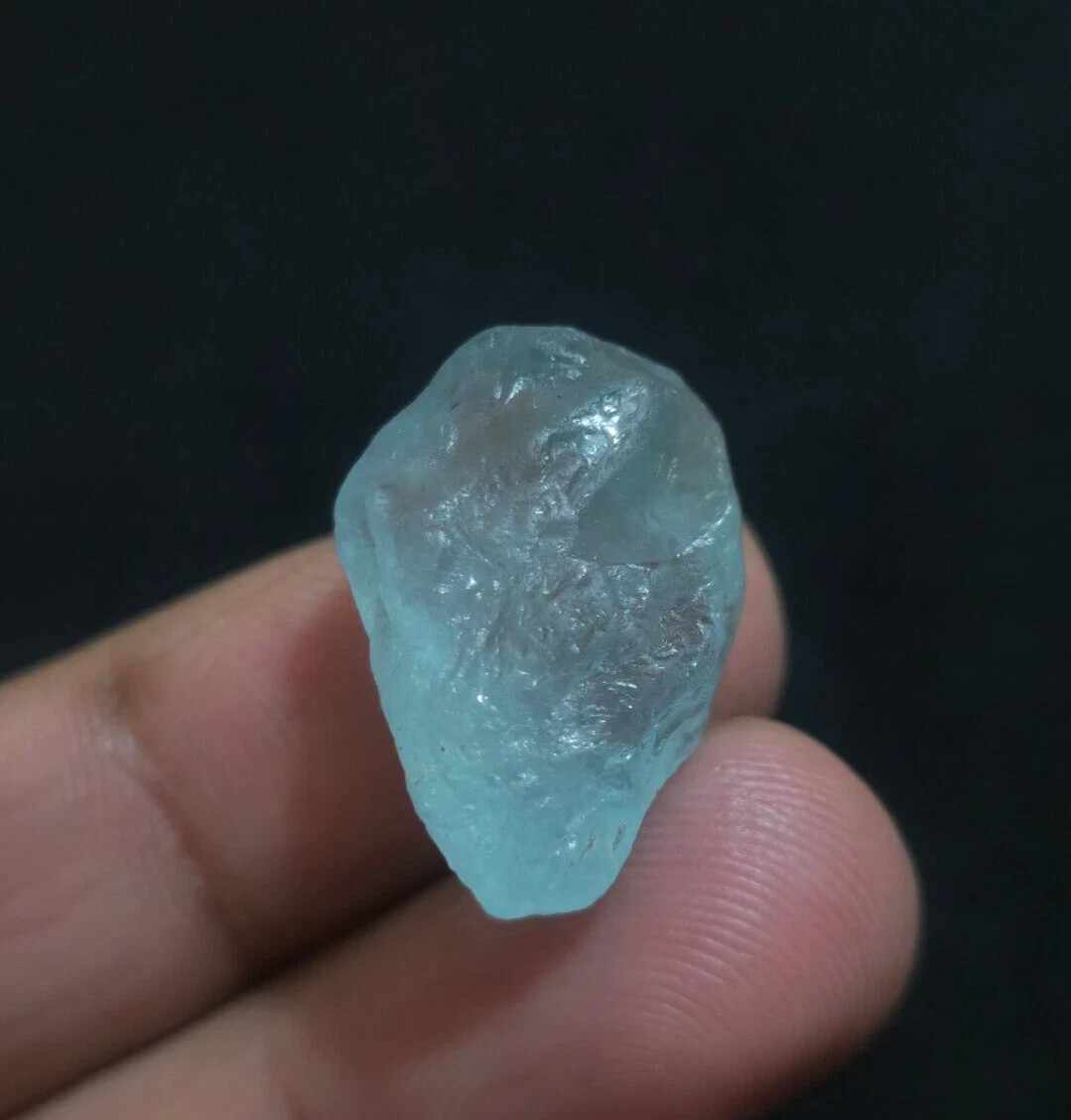 25 Crts Unique Blue Aquamarine Crystal Raw Size 24X16X10 MM Rough Stone