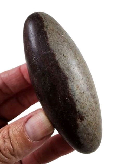 Shiva Polished Stone India 108.1 grams.
