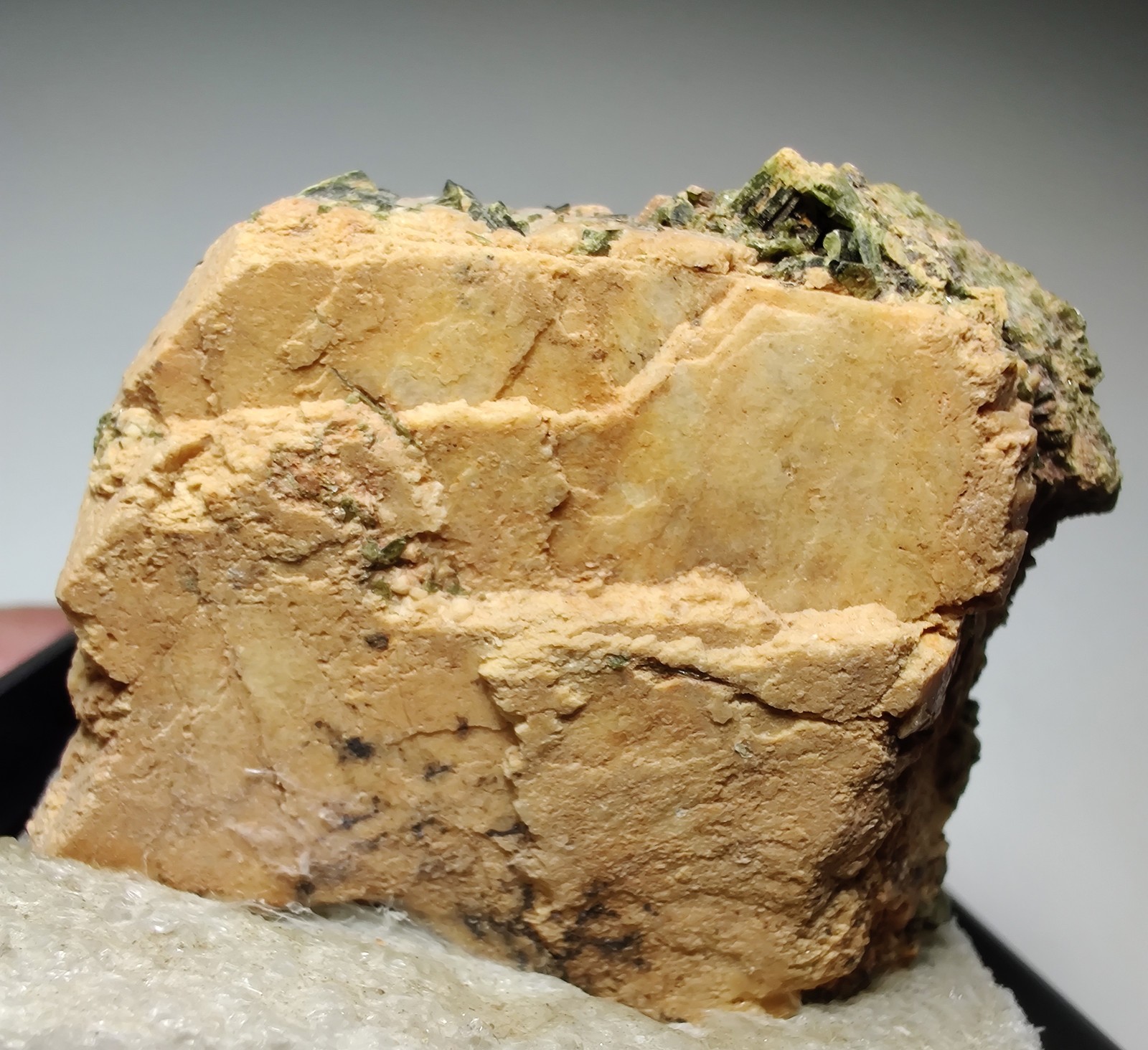Epidote crystals on Albite. Mitchell County, North Carolina. 4 cm.