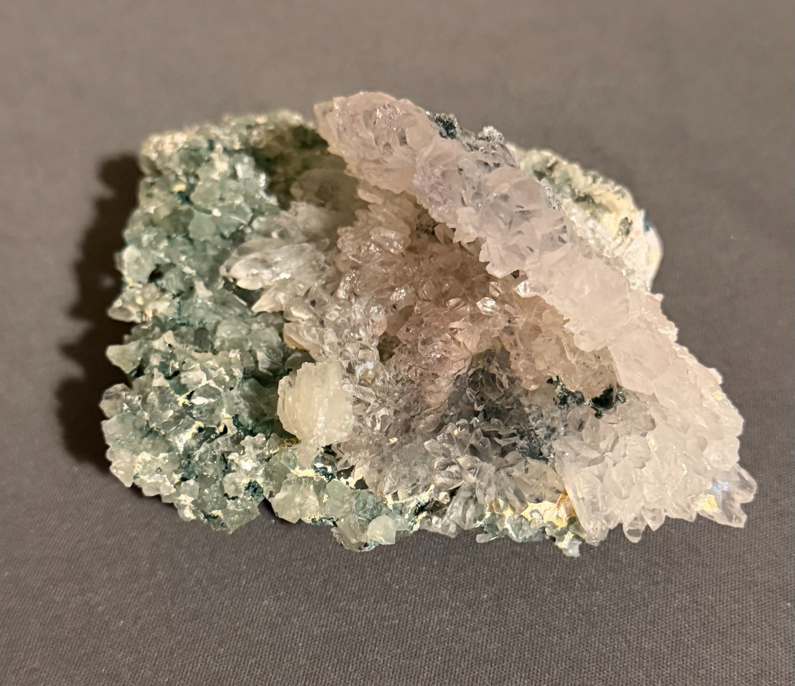 Amethyst Flower Plate – Green Matrix – Strong UV Reaction – Clam Shell -Brazil