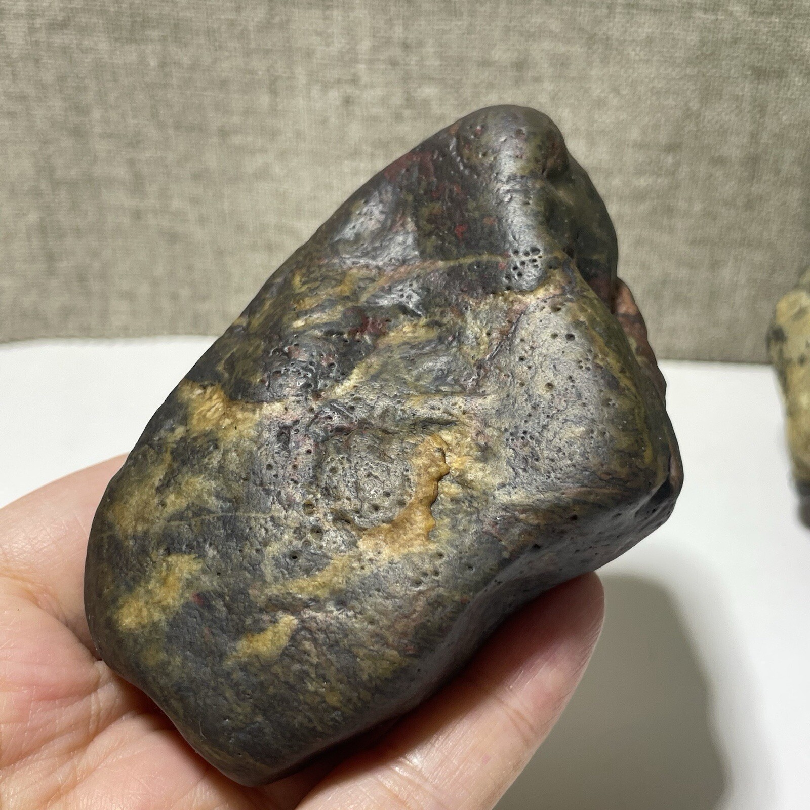 215g Natural Iddingsite meteorite specimen raw stone from China a6690