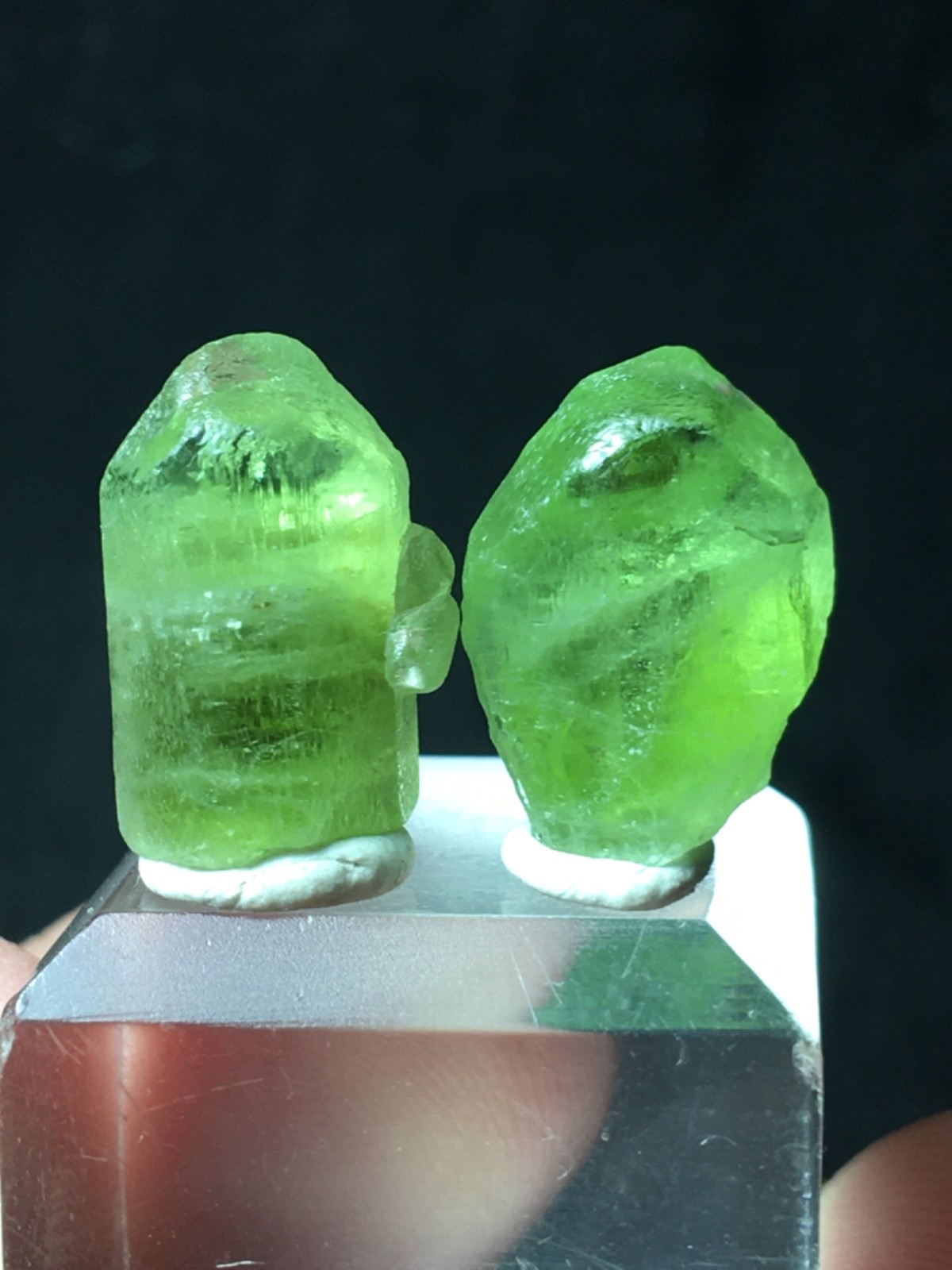 25.30 Carats AMAZING NATURAL PERIDOT CRYSTALS LOT FROM KOHISTAN PAKISTAN(13zx)
