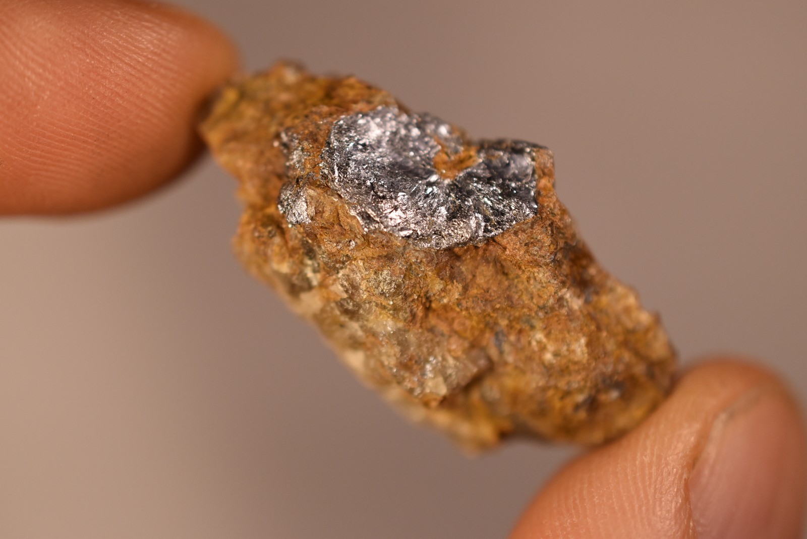3 *AUSTRALIAN MOLYBDENITE* Specimens 2-4cm 37.5g In Matrix Kingsgate NSW