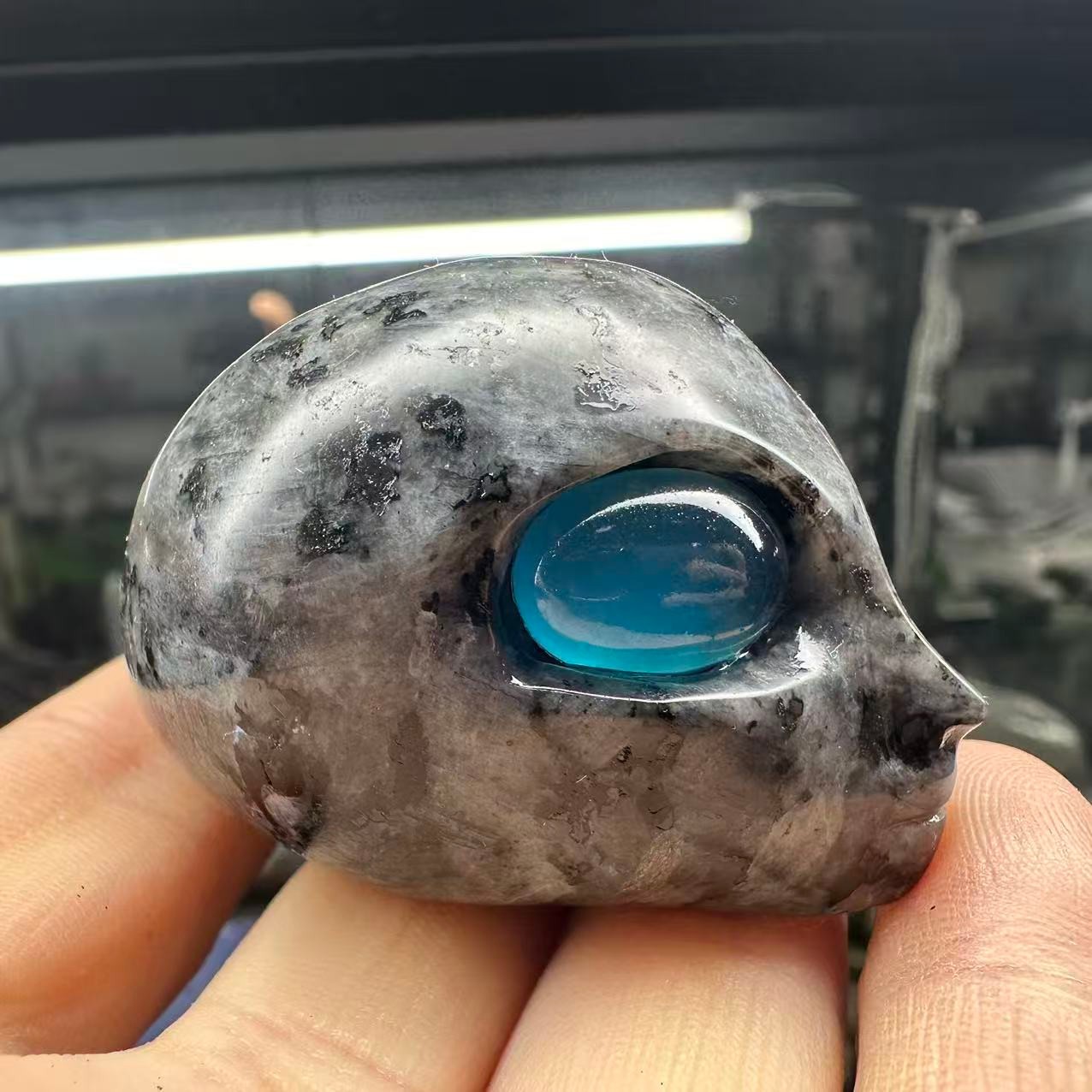 1pc Natural Glaucophane Quartz Carved Alien Skull Crystal Reiki Decor