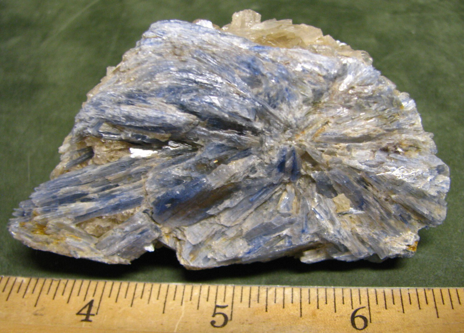 6.9oz 3.4in x 1.85in x 1.77in KYANITE CRYSTAL CLUSTER W/QUARTZ JIANGSU CHINA#286
