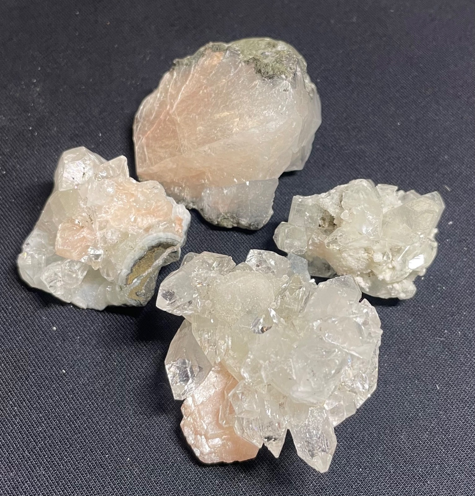 Natural stilbite w/ clear crystal specimen 4 pieces 148 gr