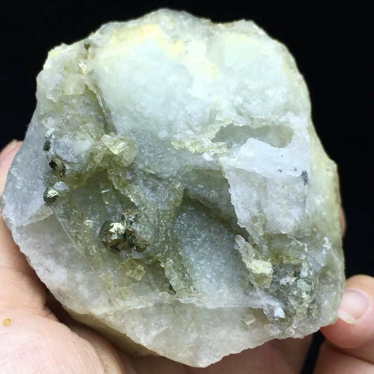 117g Shiny Spherical Pyrite and Transparent Cube Fluorite are based on quartz