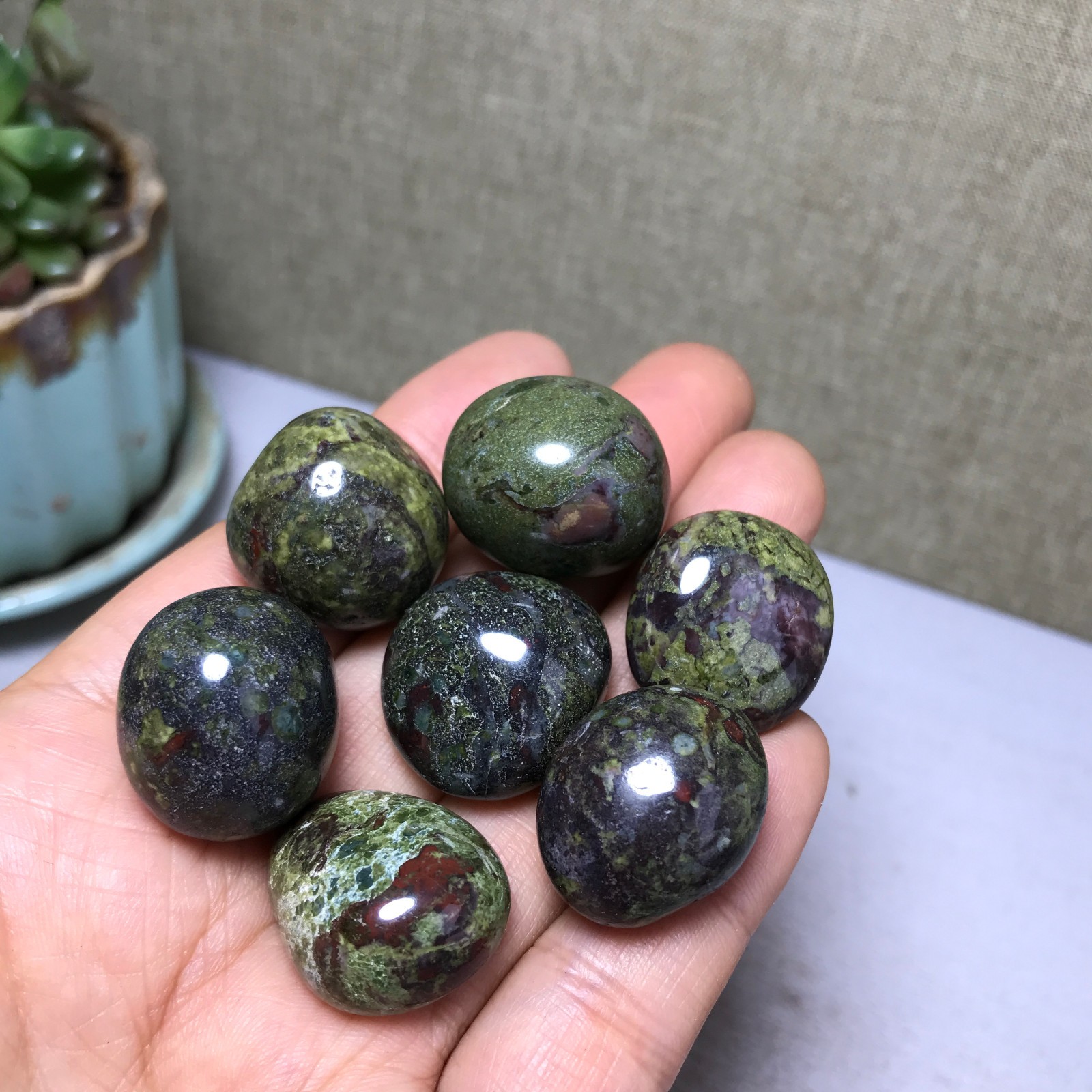 7pcs Natural Dragon blood semi-precious Crystal specimens 87g A4400