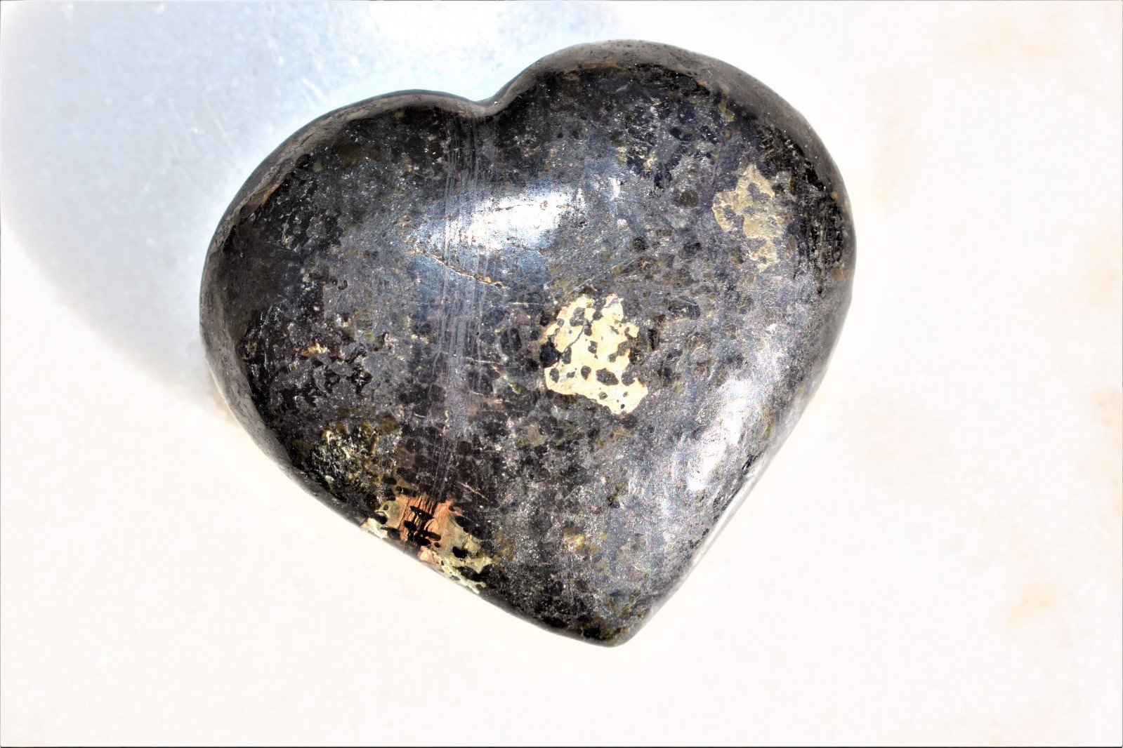 [3 PACK] Starburst Flash Nuummite Crystal Puffy Heart / Palm Stone ZENERGY GEMS™