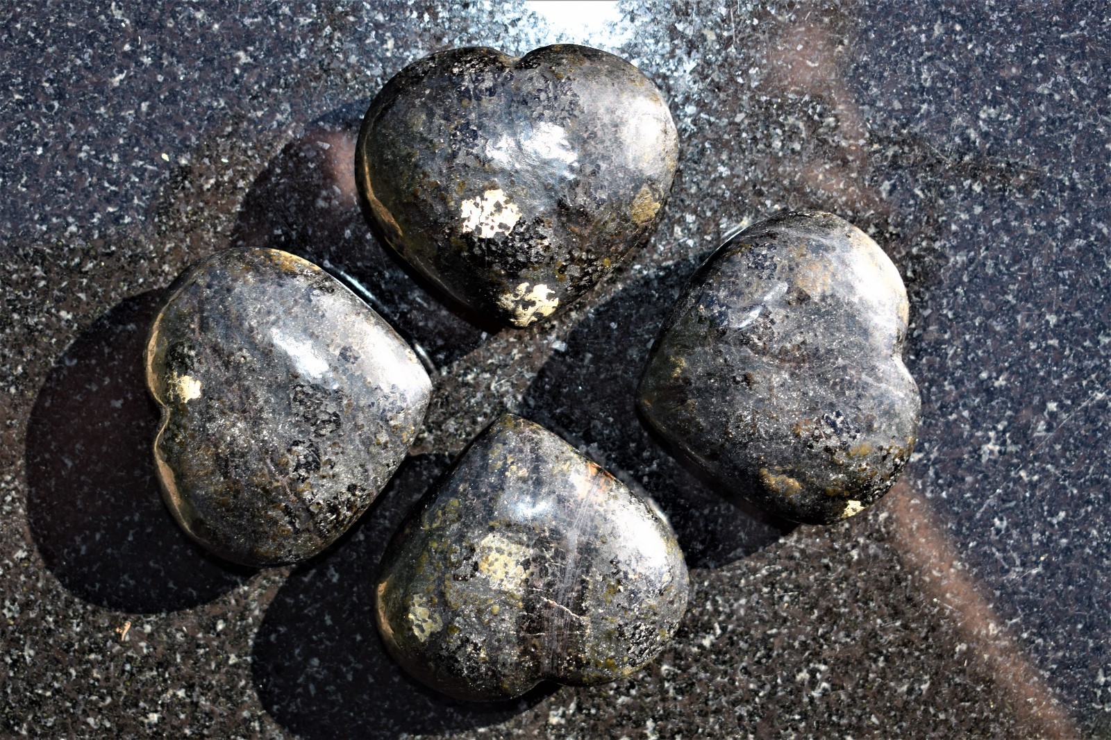 [3 PACK] Starburst Flash Nuummite Crystal Puffy Heart / Palm Stone ZENERGY GEMS™