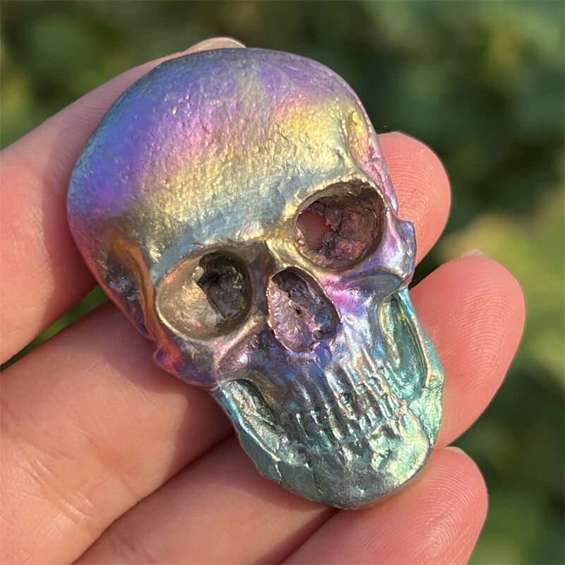 1.8″ Natural Rainbow Ore Quartz Carved skull Crystal Reiki Healing Random 1pc