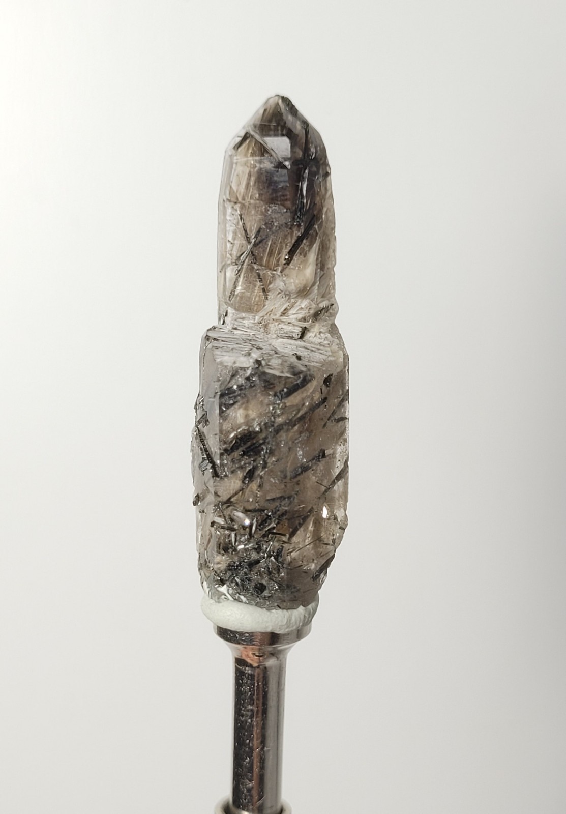 Epididymite With black Aegerine in quartz