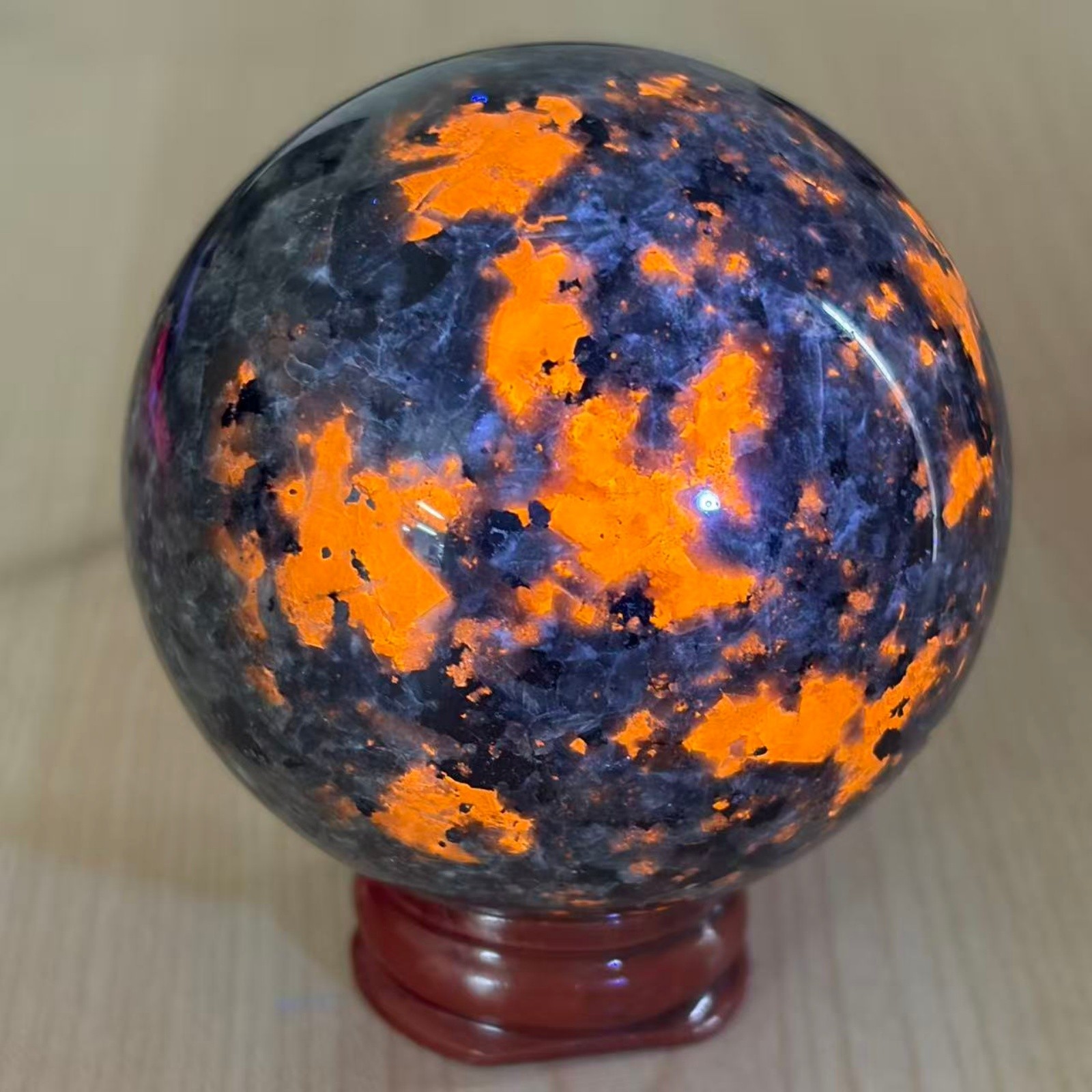 290g Natural Yooperlite Sphere Crystal Ball Healing Desk Decor UV Glow