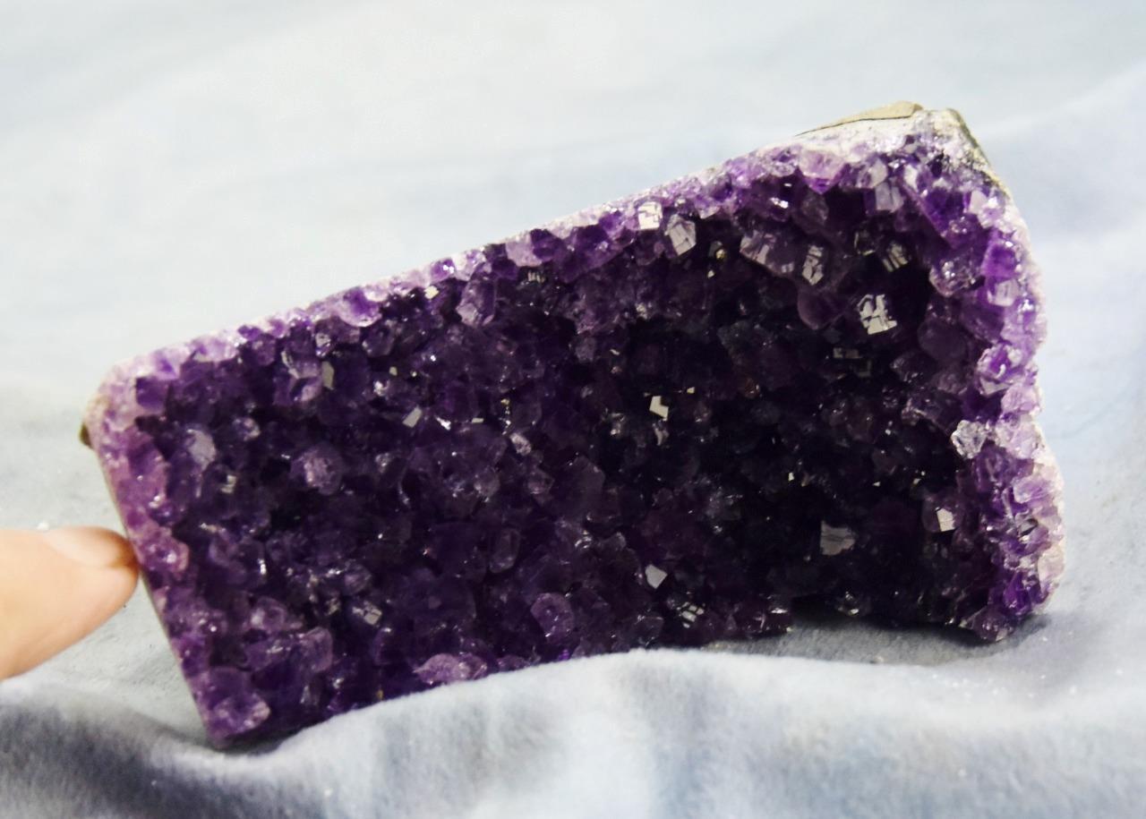 Super Purple Amethyst Geode Cathedral URUGUAY Flat Free Standing 114mm 4.5″ 210c