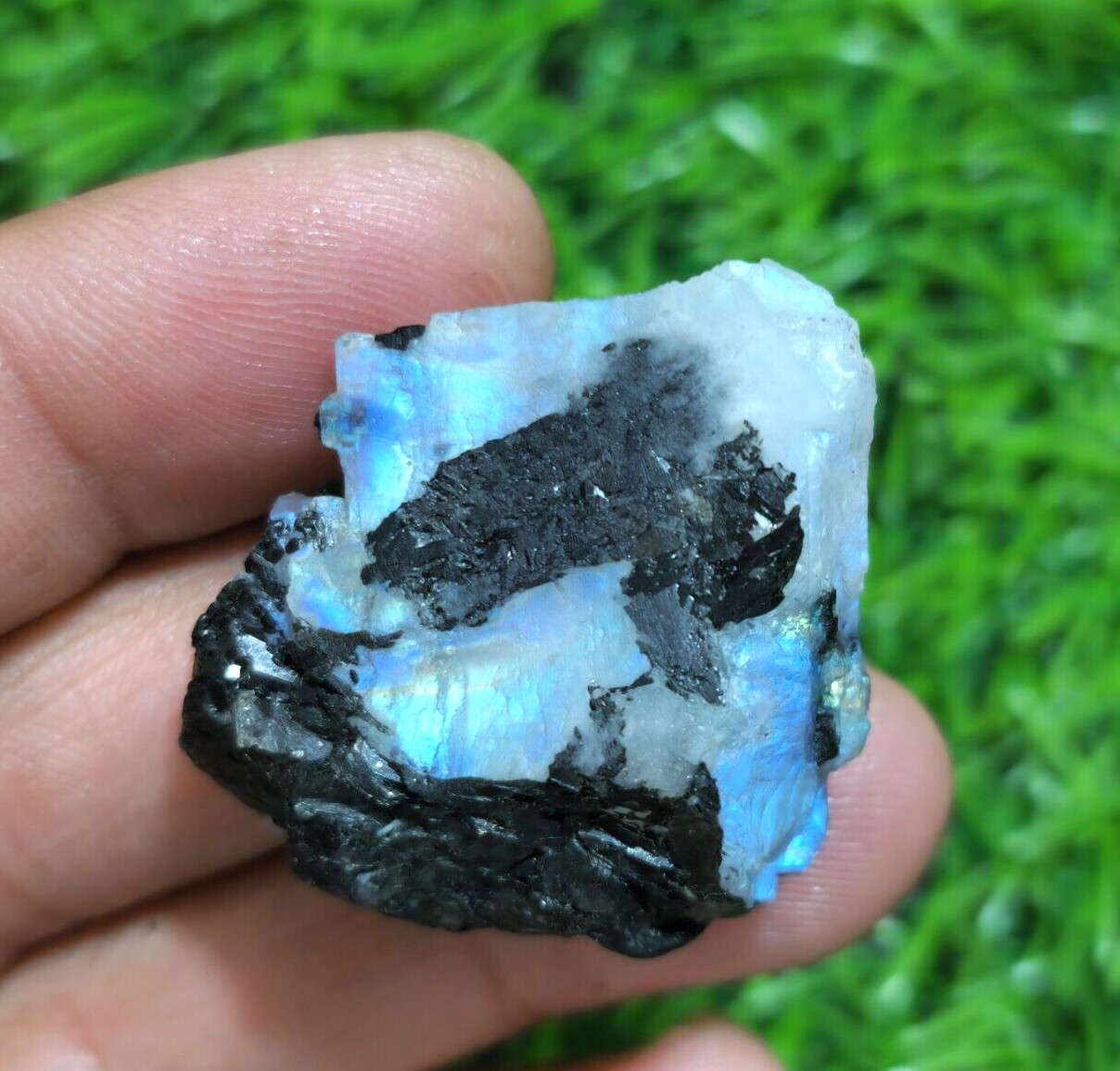 Top Quality Blue Rainbow Moonstone Rough 109.45 Crt Loose Gemstone For Jewelry