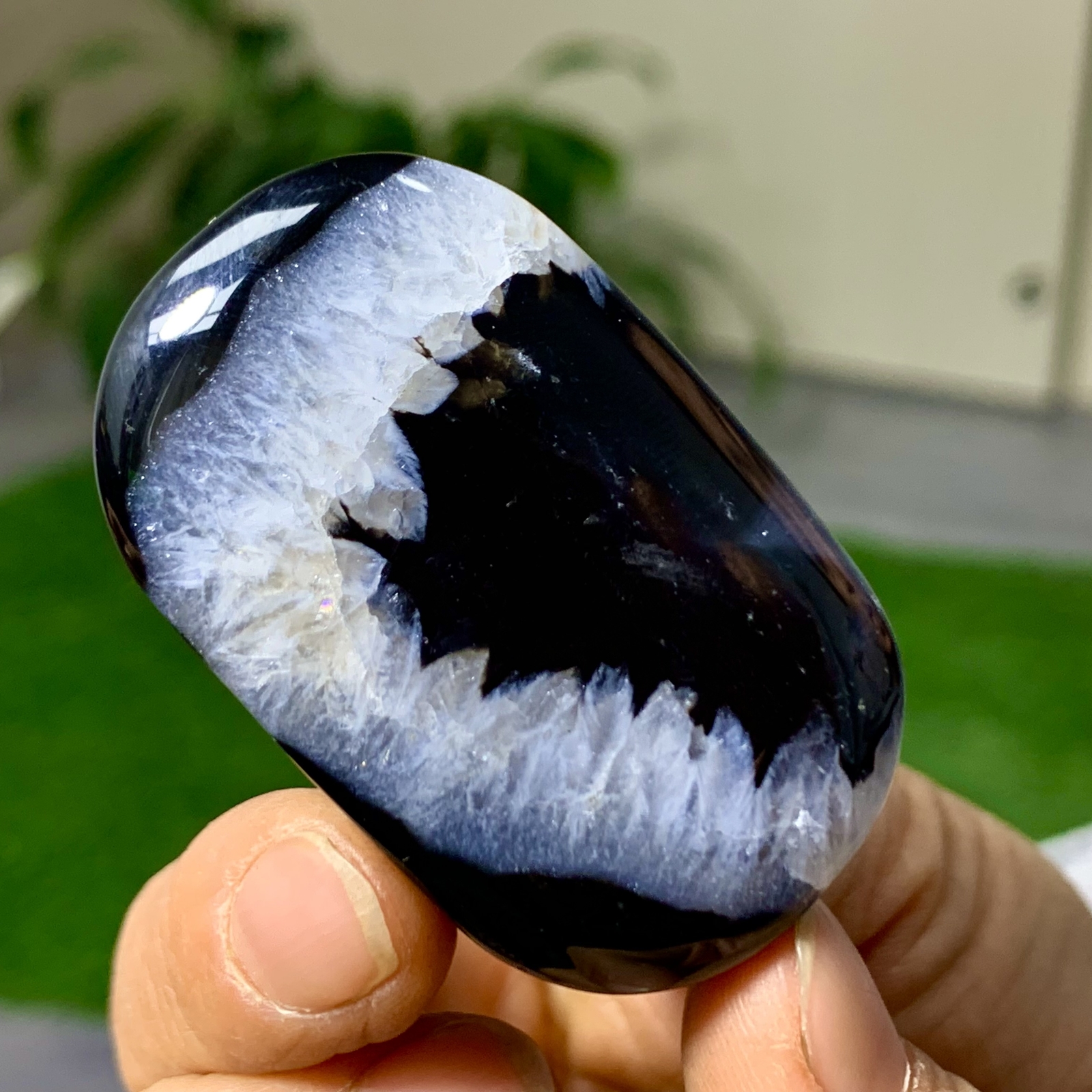 43G Natural black striped agate crystal oval-shaped quartz healing