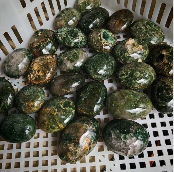 1p Natural green crystal pebble crystal energy stone healing 10-20g