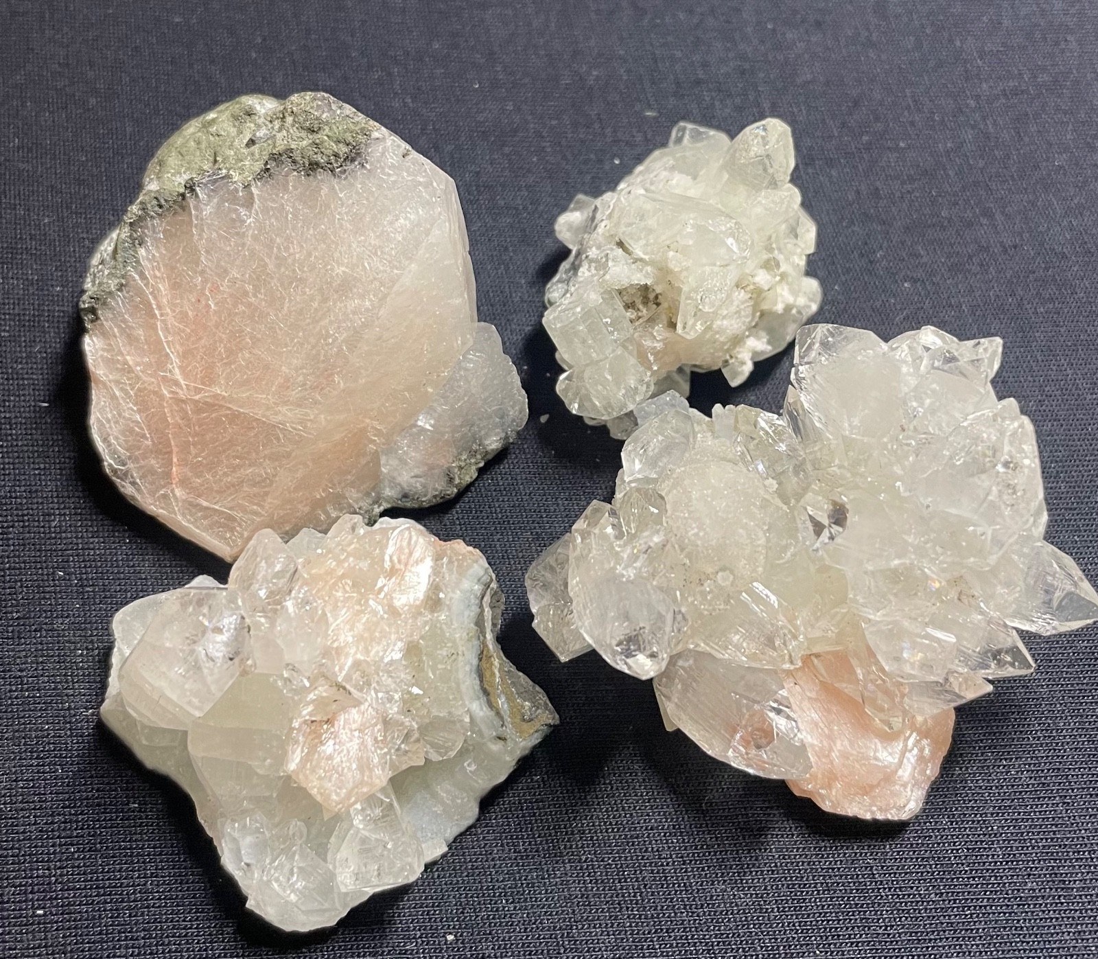 Natural stilbite w/ clear crystal specimen 4 pieces 148 gr
