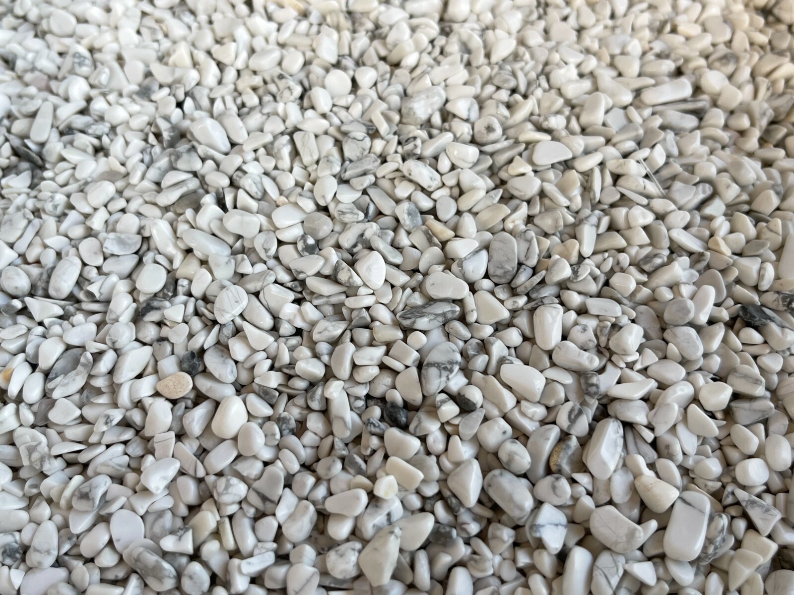 Grade A++ Howlite Semi Tumbled Gemstone Mini Chips 3 – 5 mm, Wholesale Bulk Lot