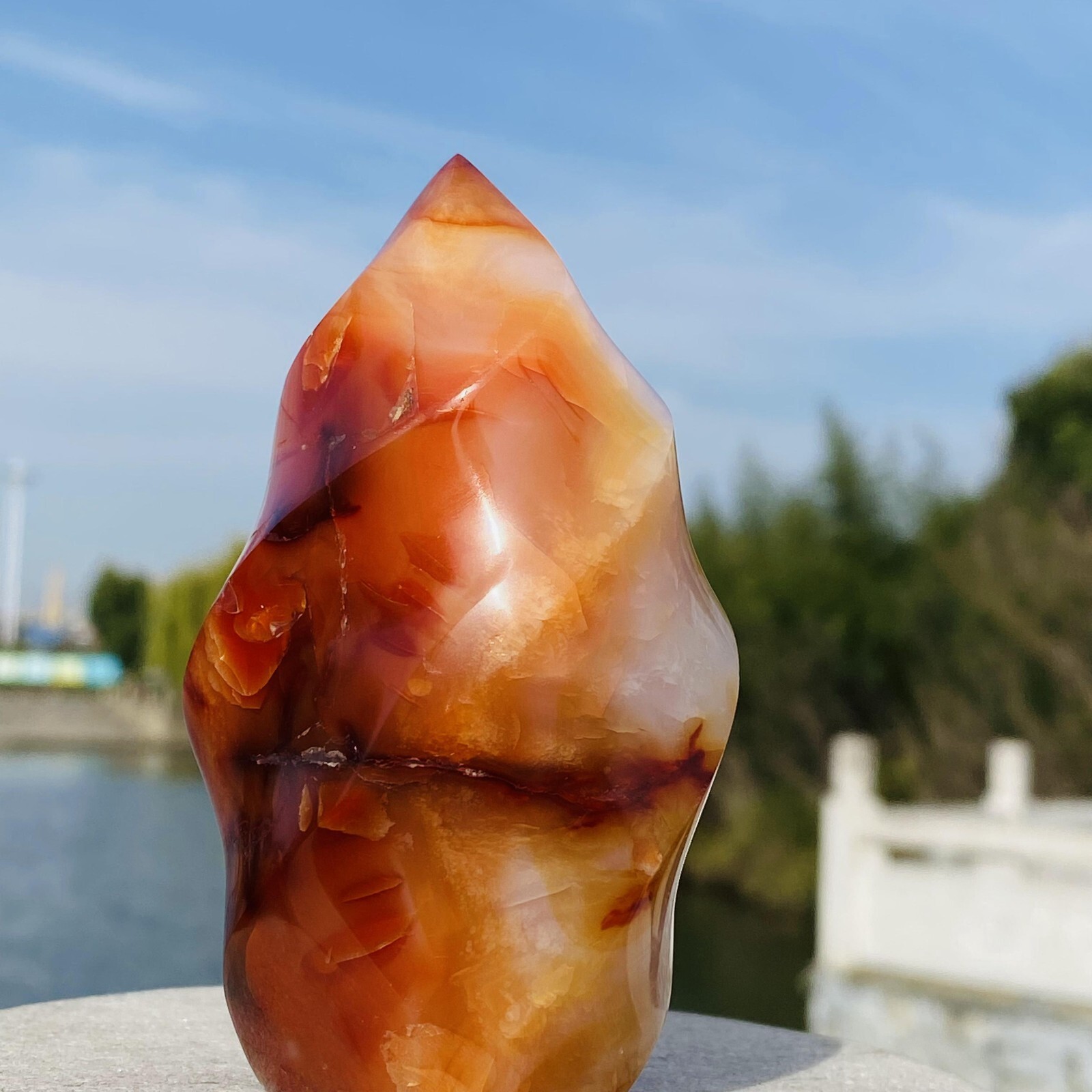 252G Natural Red Agate Flame spiral Quartz Crystal Mineral specimen healing