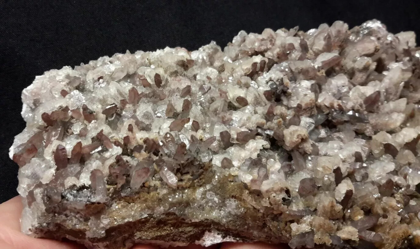 5″ HEMATITE QUARTZ with CALCITE from Chihuahua, Mexico – 10.6 oz