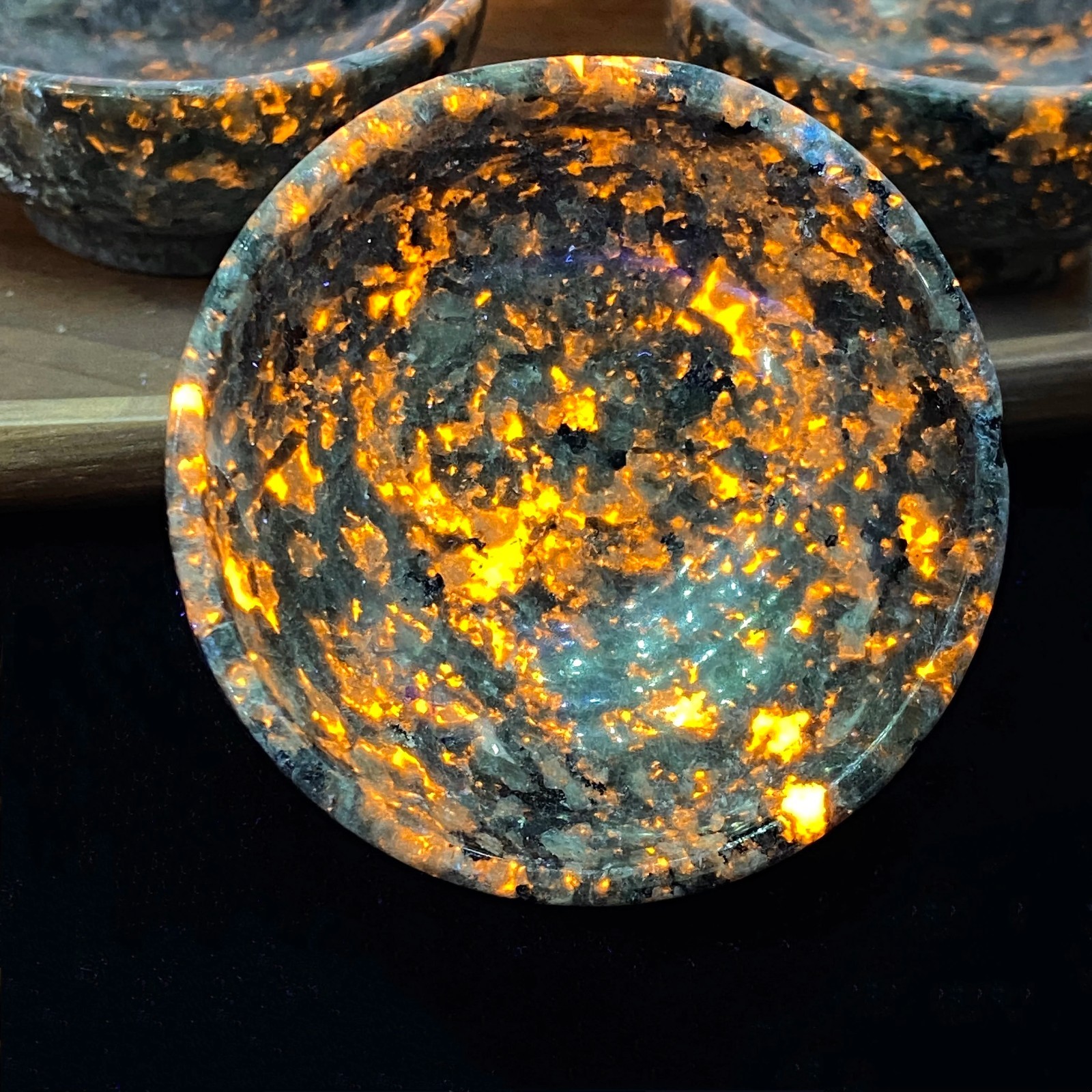 Yooperlite Crystal Bowl UV Reactive Flame Stone Crystal Healing Gift& Home Decor