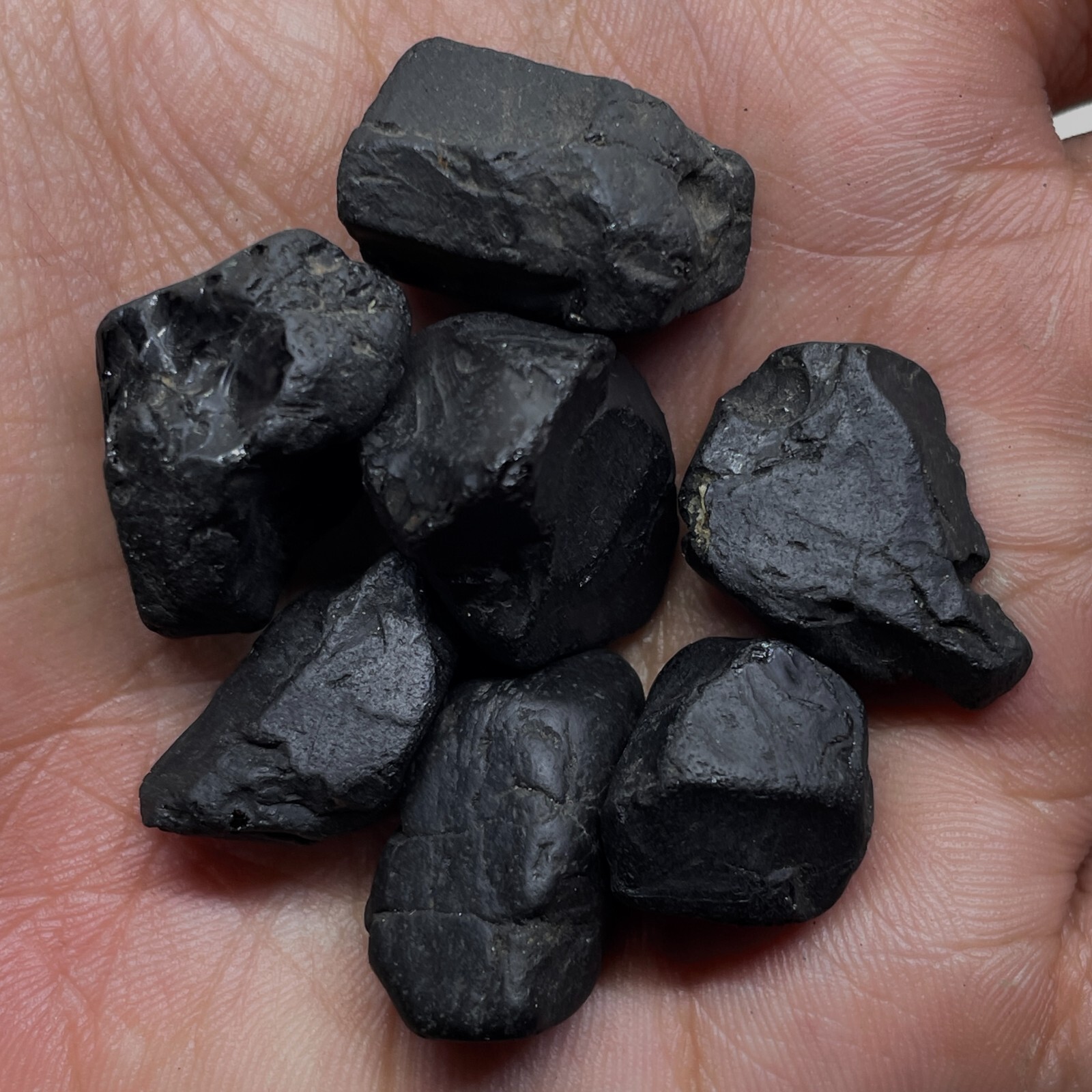 Natural Raw Black Spinel 16-20 mm Rough Nuggets For beads/cabochon