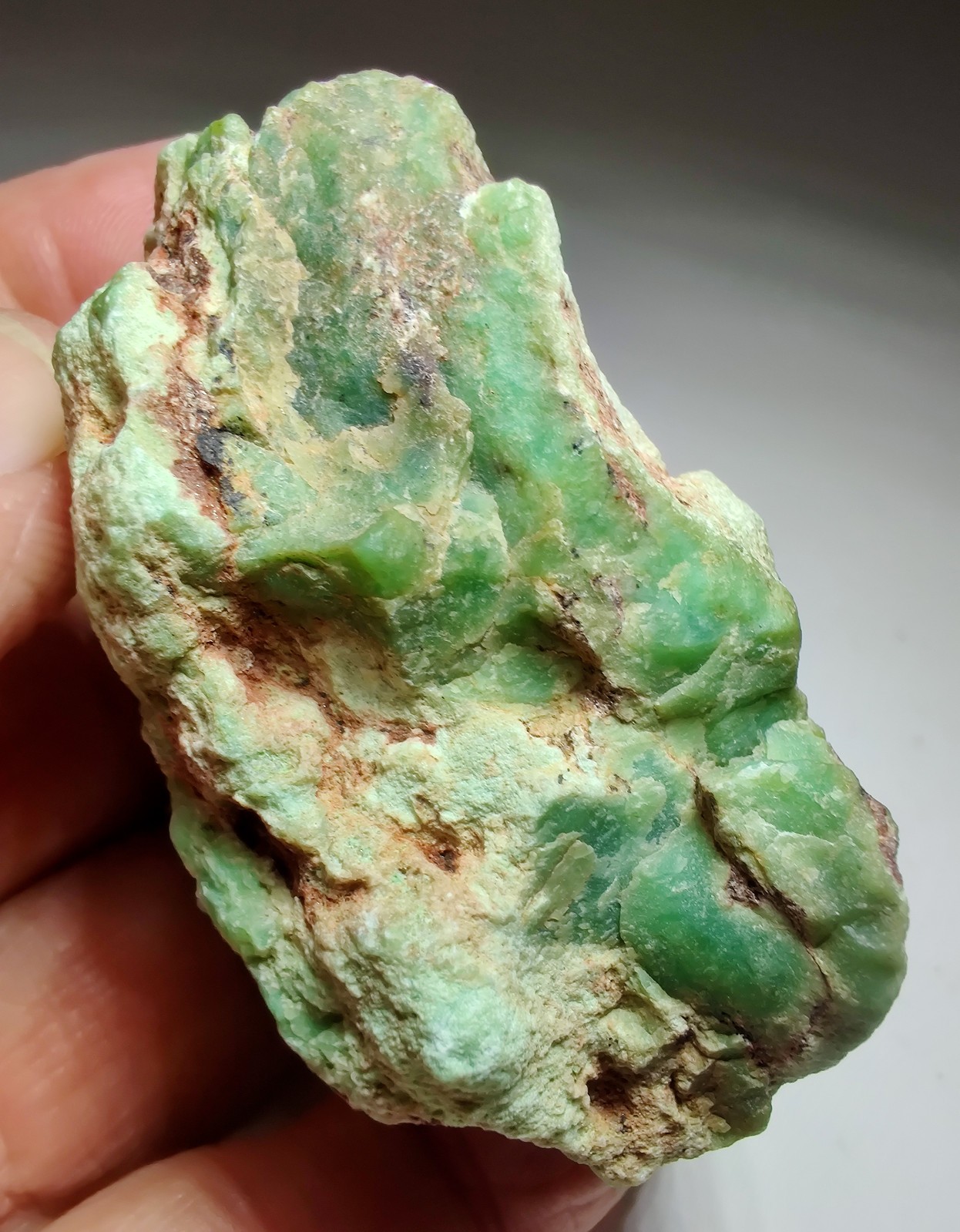 Chrysoprase specimen, great color. Haneti-Itiso, Tanzania. 141 grams.
