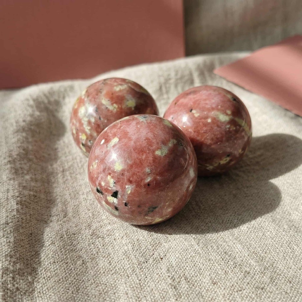 Random Peach Blossom Tourmaline Sphere Crystal Ball Healing Decor Gift Mineral