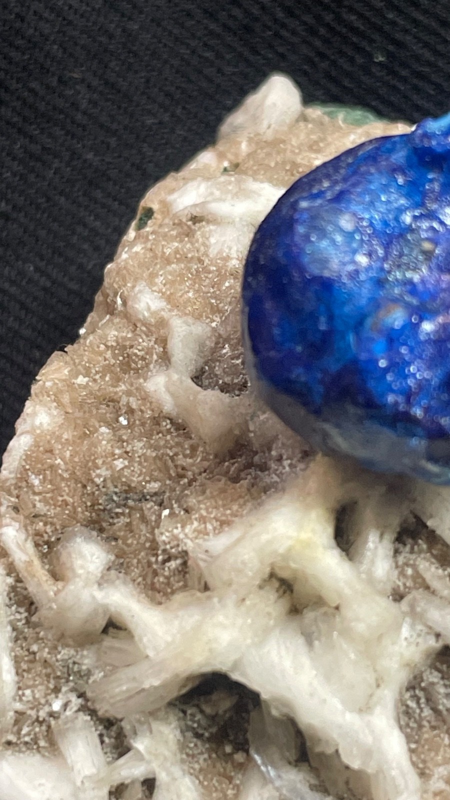 Stunning cavansite crystal on stilbite W/ chalcedony in matrix specimen [REPAIR]