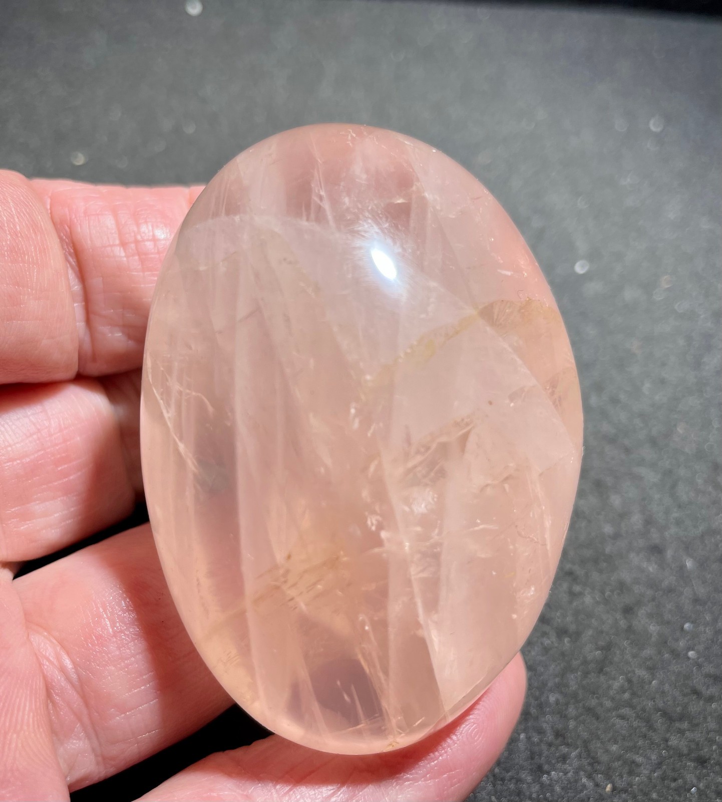 108g Natural pink crystal hand-held for playing with the crystal promotes healin