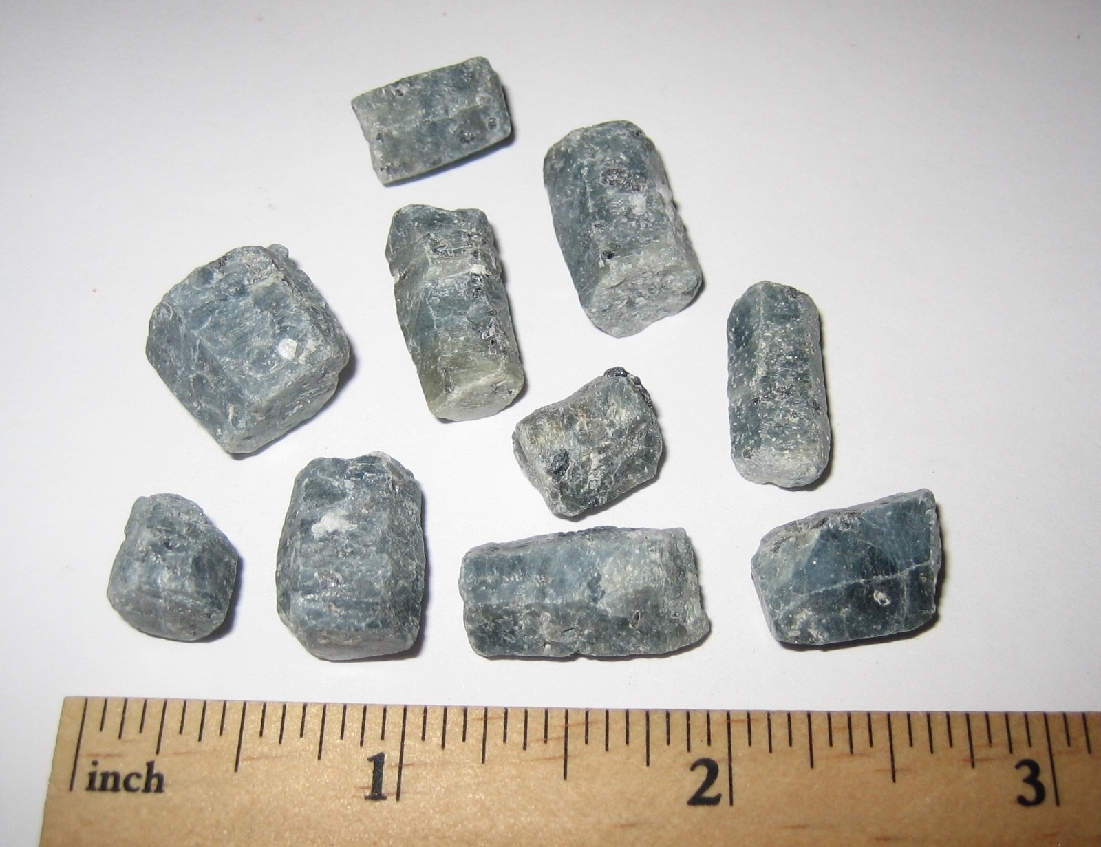 10 NATURAL ROUGH 0.4″-0.7″ SAPPHIRE (CORUNDUM) CRYSTALS FROM MADAGASCAR 39.3g *4