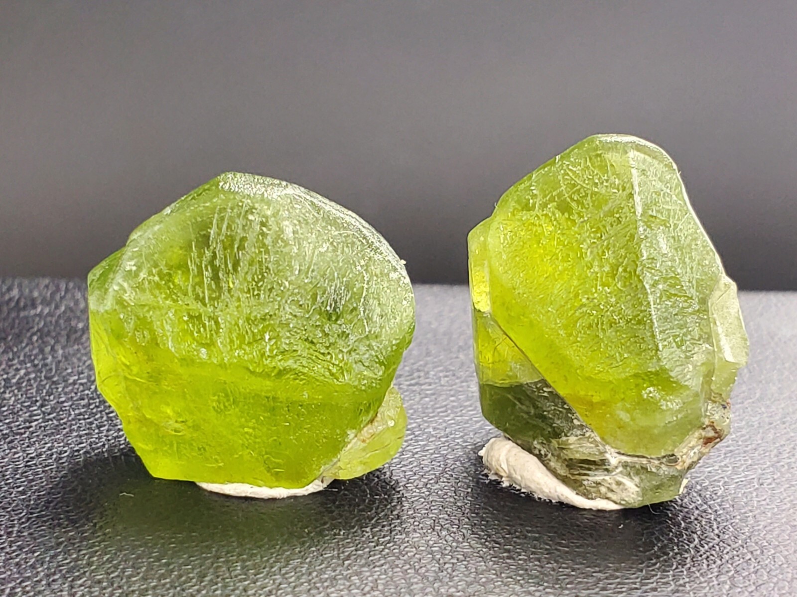 Peridot Crystal 62.90 Carat / Peridot Stone Specimens