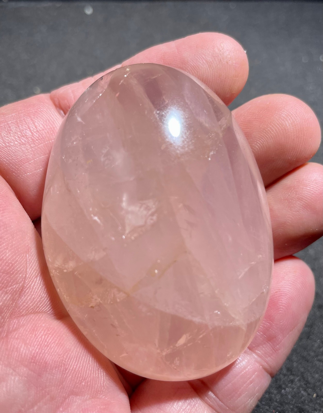 108g Natural pink crystal hand-held for playing with the crystal promotes healin