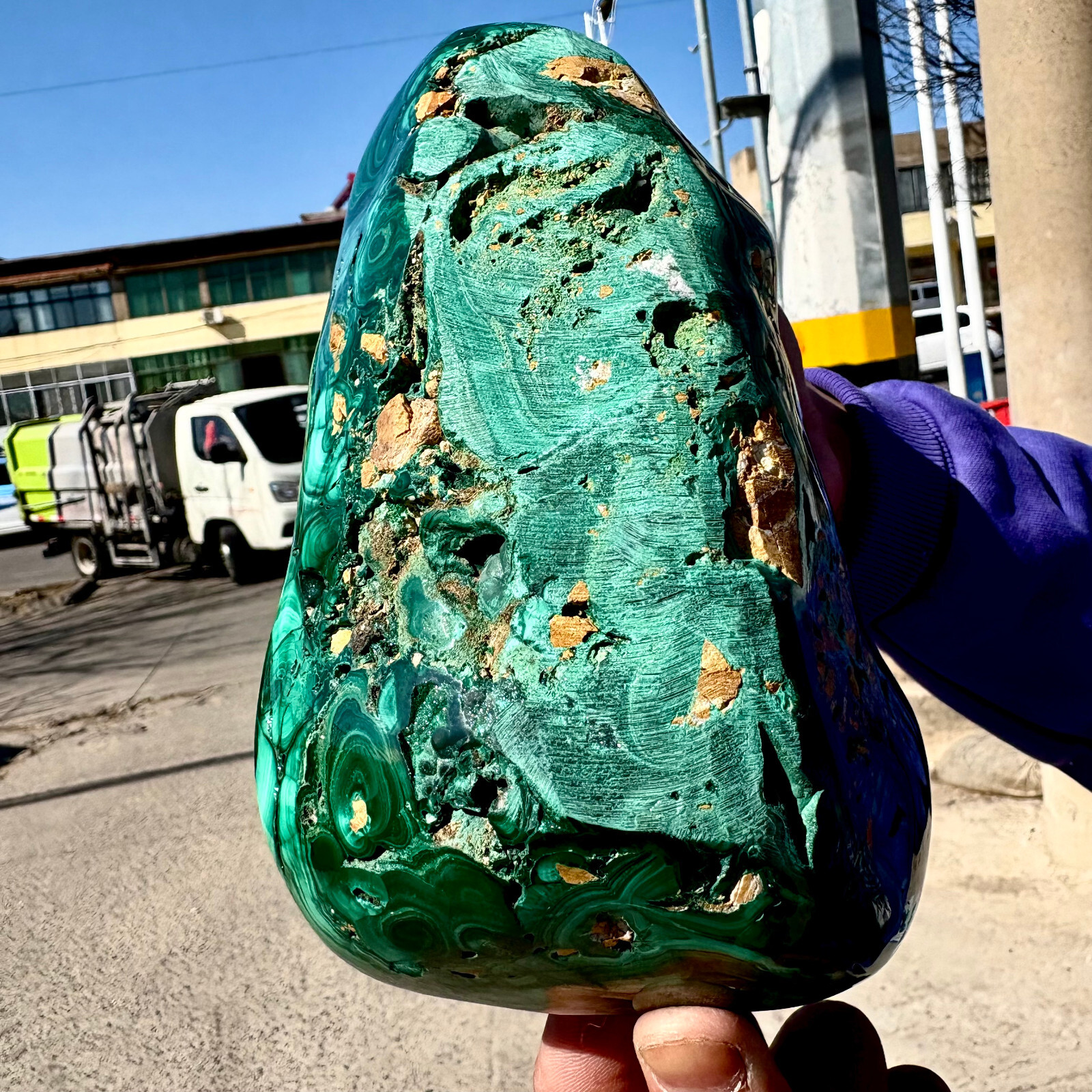 Natural Malachite Quartz raw stone decoration polishing ornaments