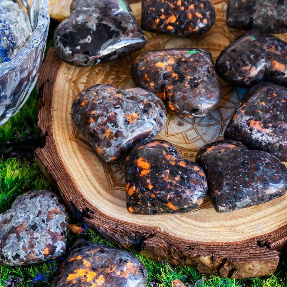 Natural Yooperlite Heart Tumbled Stone UV Reactive Sodalite Gemstone Home Decor