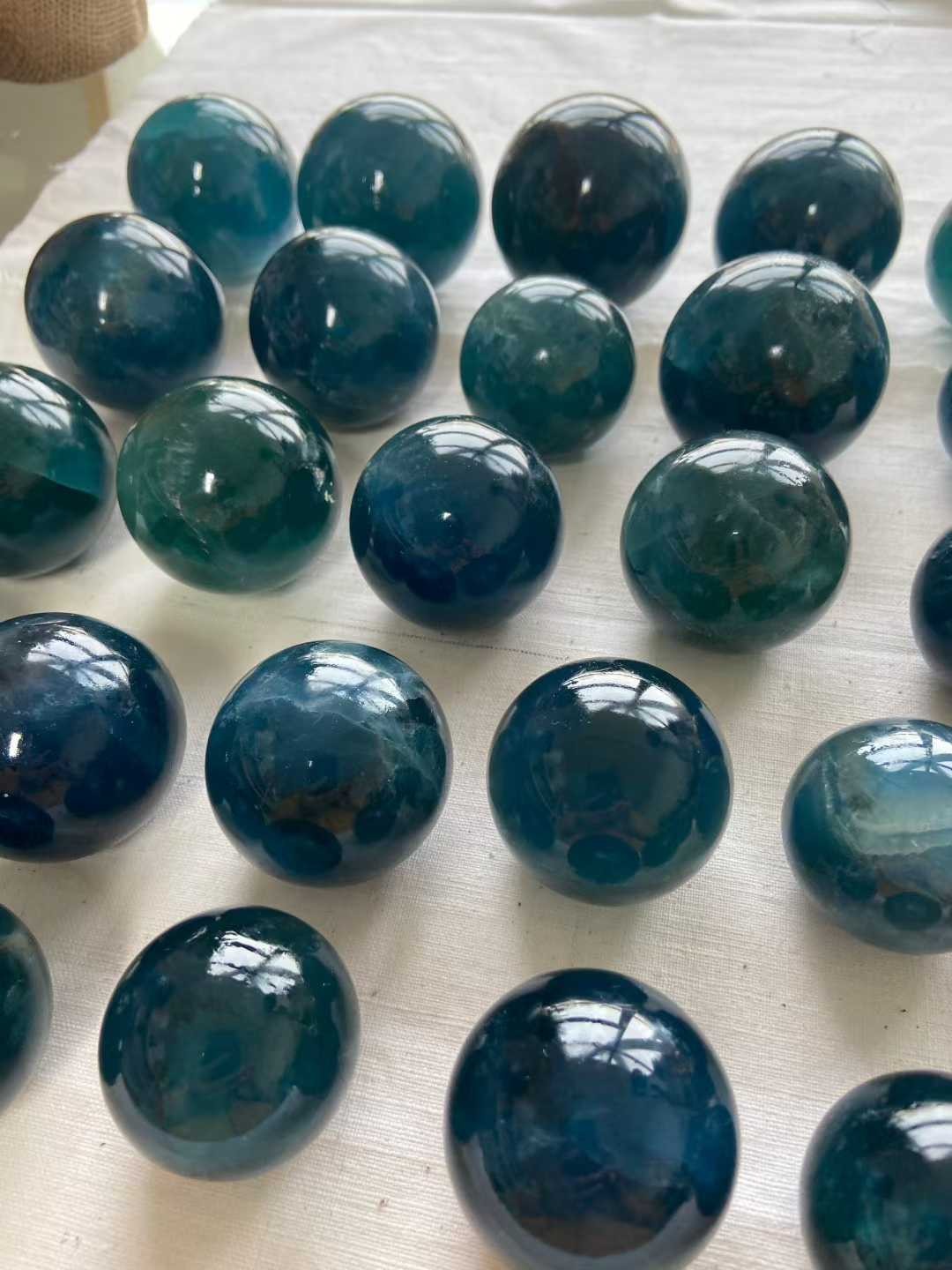 1pc Natural Blue Fluorite Quartz Sphere Crystal Energy Ball Reiki Decor 60mm+