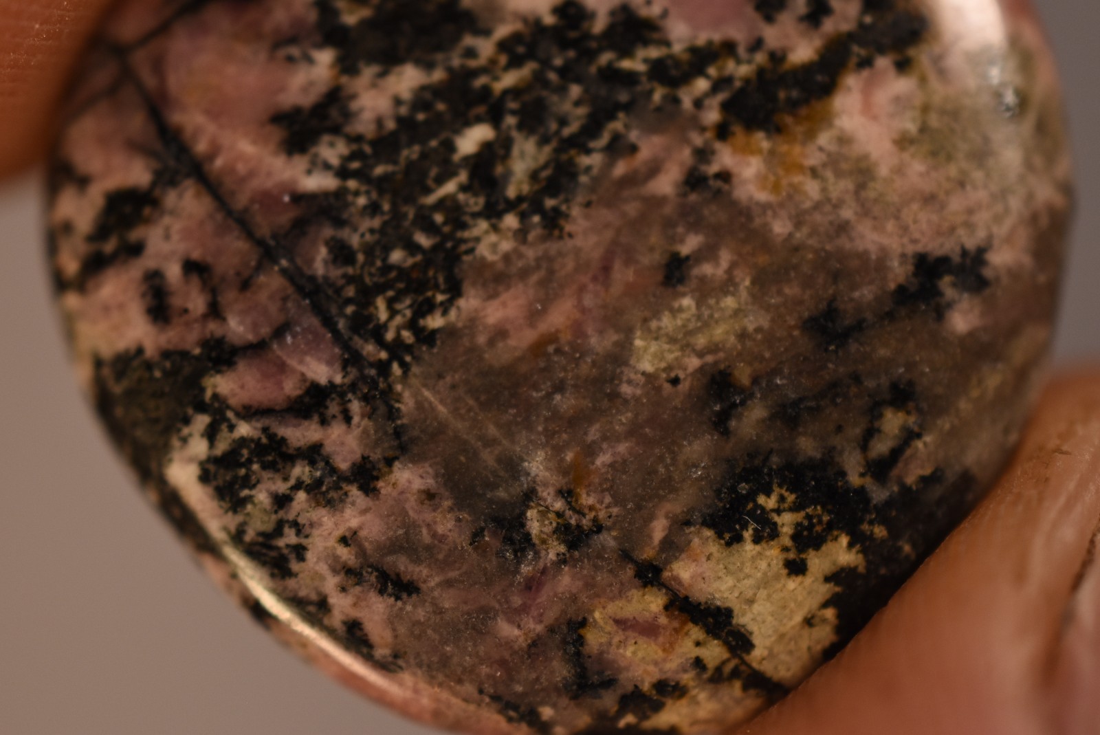 *RHODONITE* Flat Stone 2.7cm 9.3g Worry Palm Thumb Love Relaxation