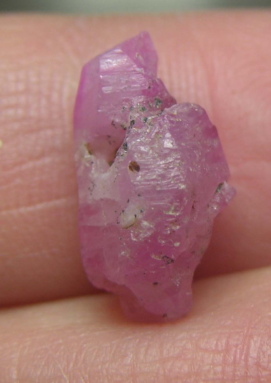6.60ct Vietnam 100% Natural Pink Sapphire Ruby Dogtooth Crystal Specimen 15mm