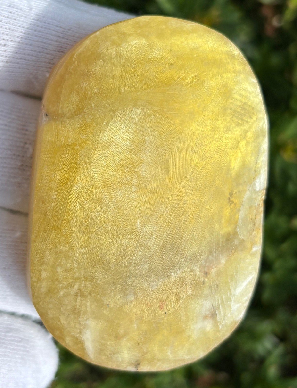 89g UNCOATED YELLOW GOLDEN GOLD MICA PALMSTONE PALM STONE LITHIUM LEPIDOLITE