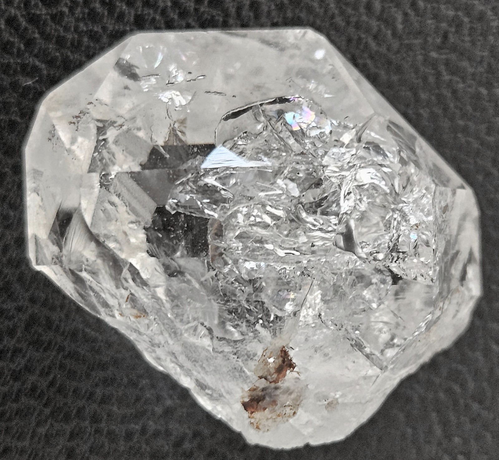 Gorgeous 3 cm Quartz var Herkimer Diamond with 10 facets, Rainbows and Voids